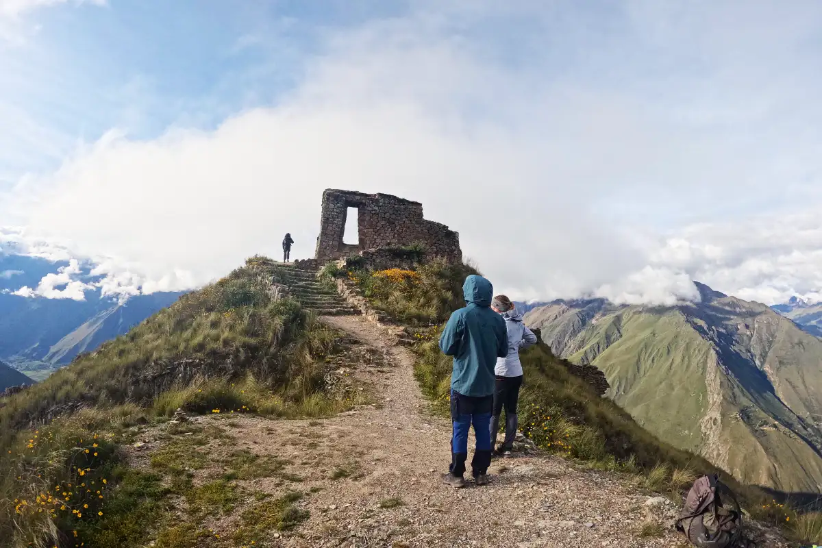Llegada a Intipunku por el sendero de montaña | Cocatambo