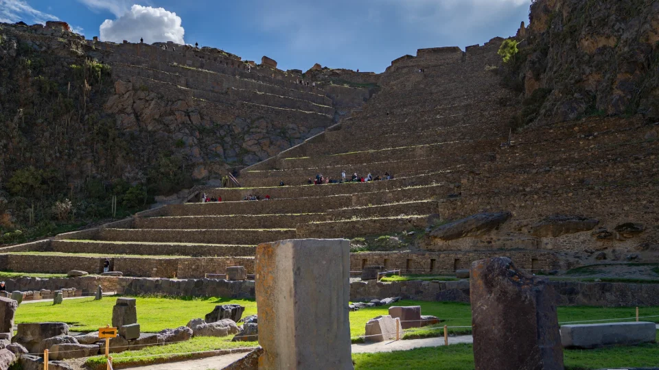 Vista exterior de los andenes del sitio arqueologico de Ollantaytambo