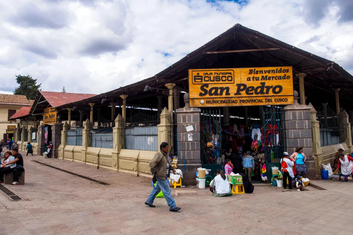 Vista del mercado Central de San Pedro Cusco