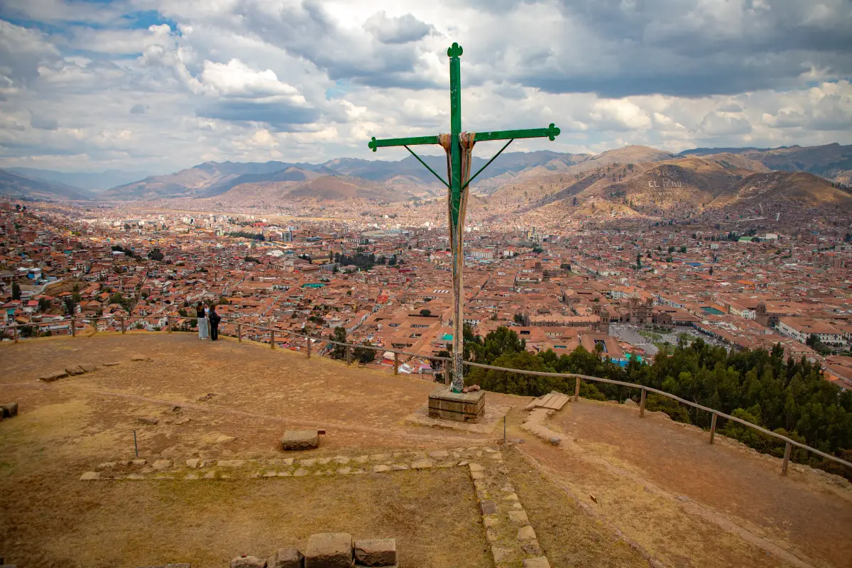 Vista panorámica desde el Mirador de Cruzmoqo en Sacsayhuamán | Cocatambo