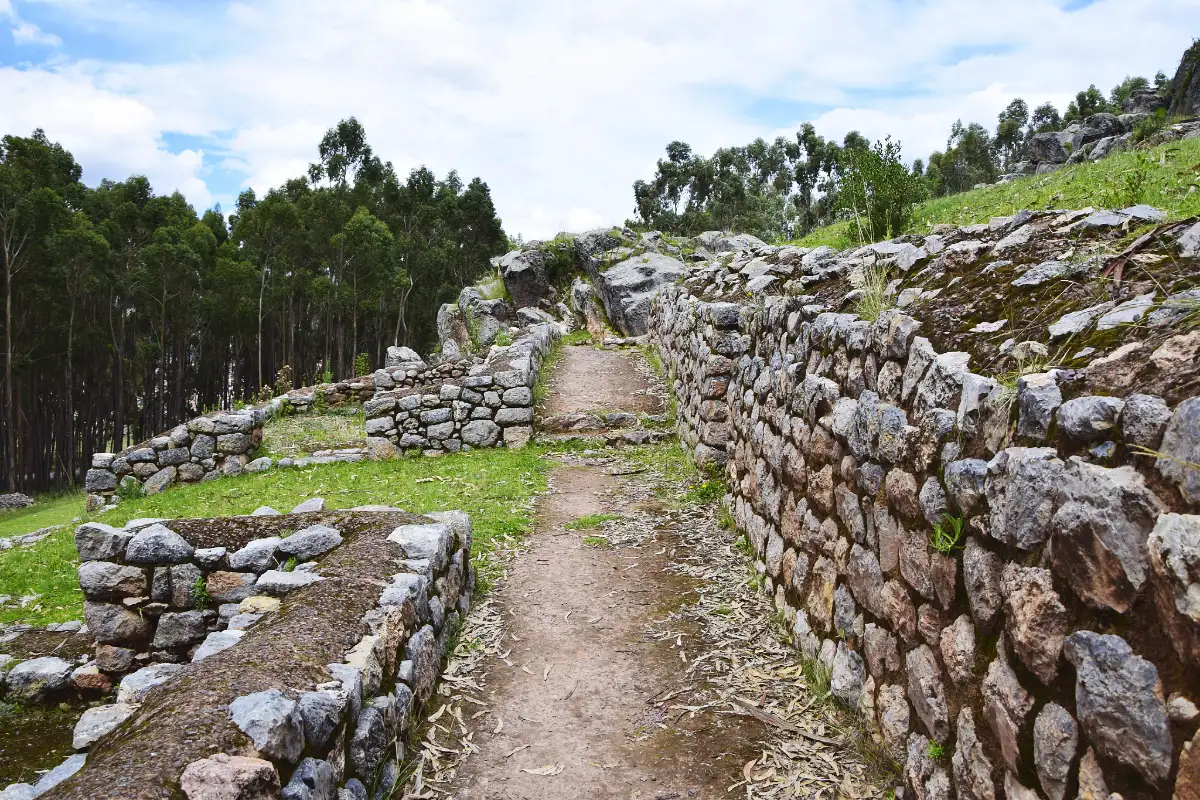 Muros de piedra de Qenqo | Cocatambo