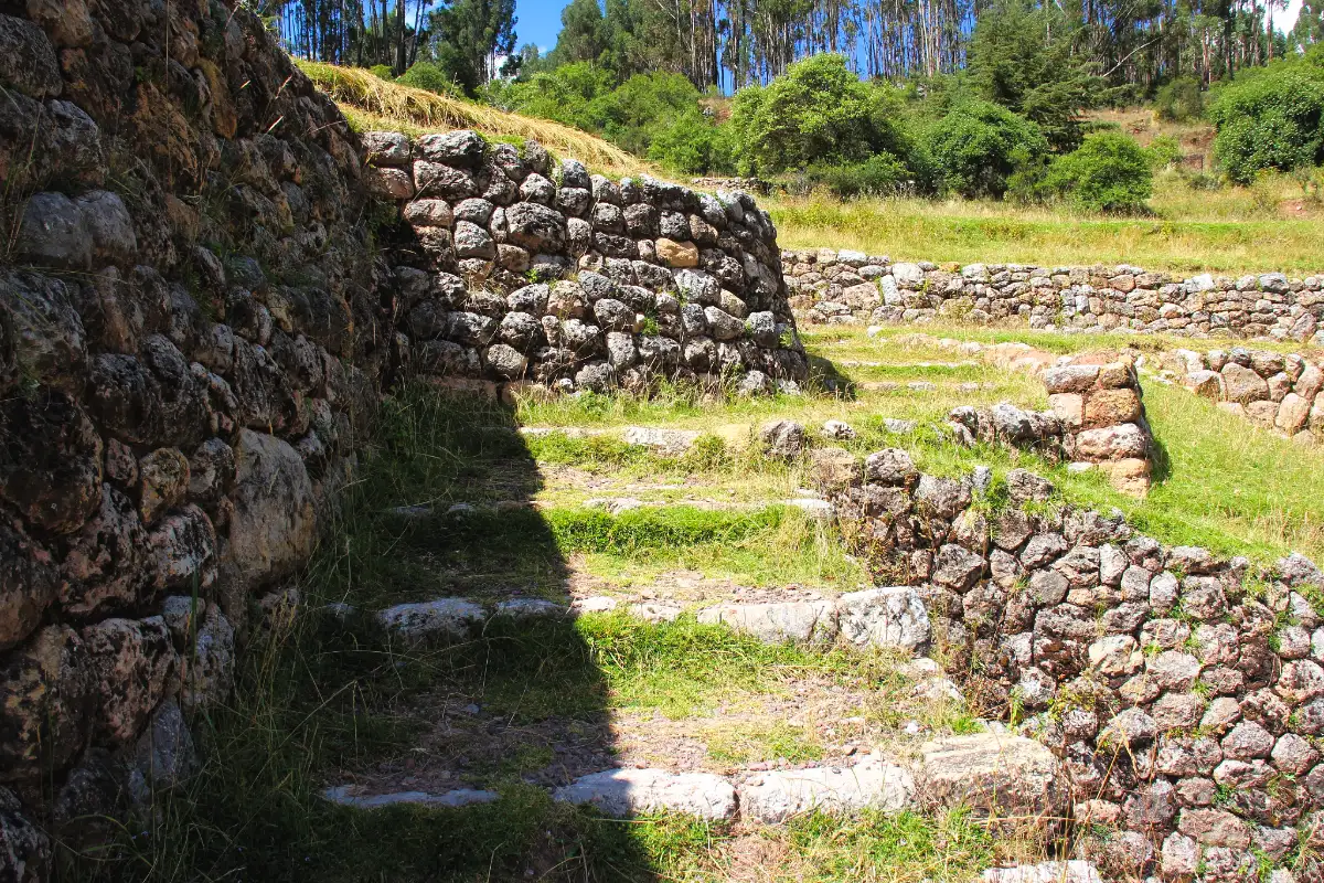 Muros y terrazas de Inkilltambo | Cocatambo