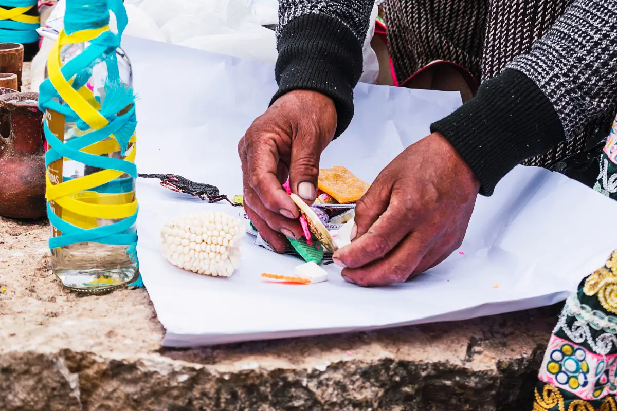 Preparación de la ofrenda del pago a la tierra | Cocatambo