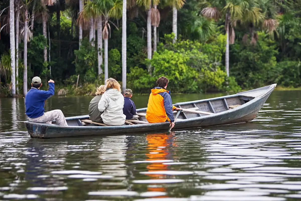 Paseo en canoa por un lago | Cocatambo
