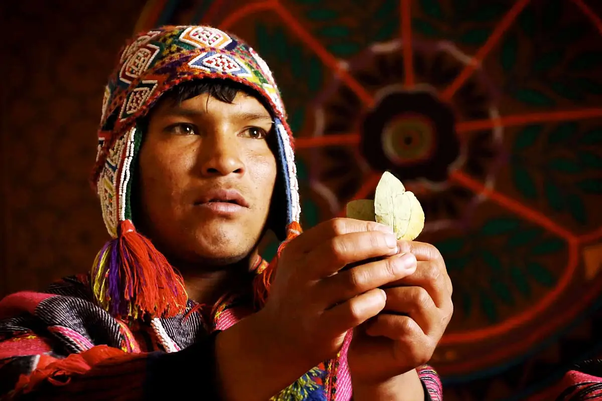 Hombre andino con hojas de coca | Cocatambo