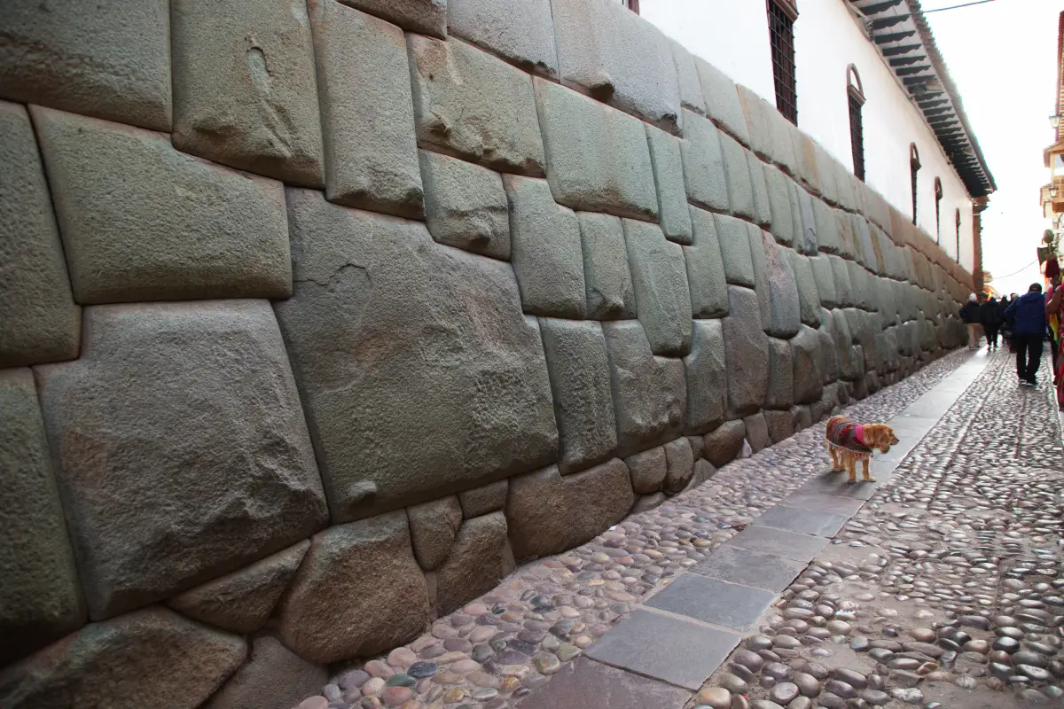 La piedra de los 12 ángulos | Cocatambo