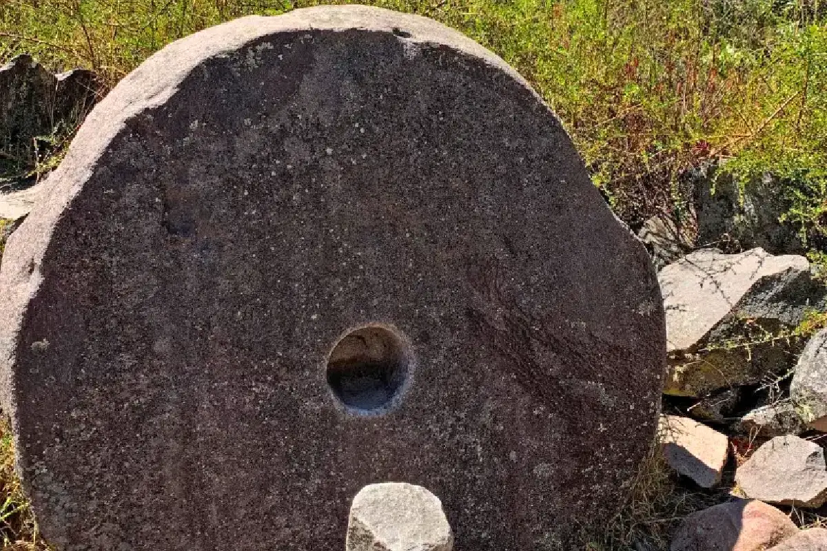 Piedras talladas en Cachicata | Cocatambo
