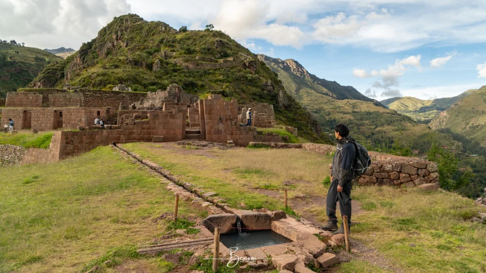 Vista del sitio arqueologico de Pisac