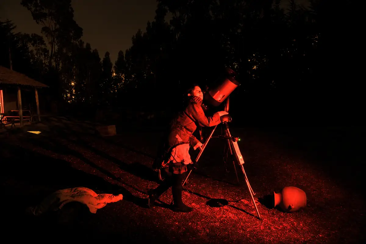 Observación con telescopio | Cocatambo