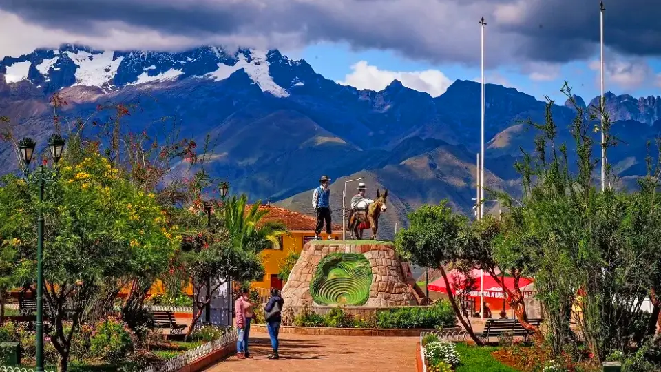 Plaza del Pueblo de Maras