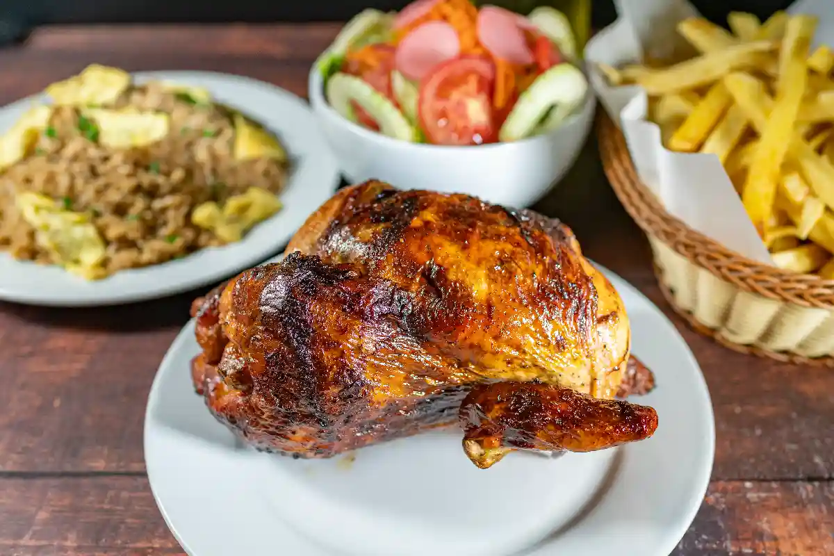 Pollo a la brasa con chaufa | Cocatambo
