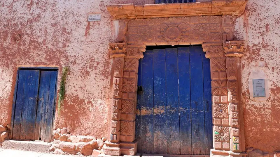 Portada colonial en Maras