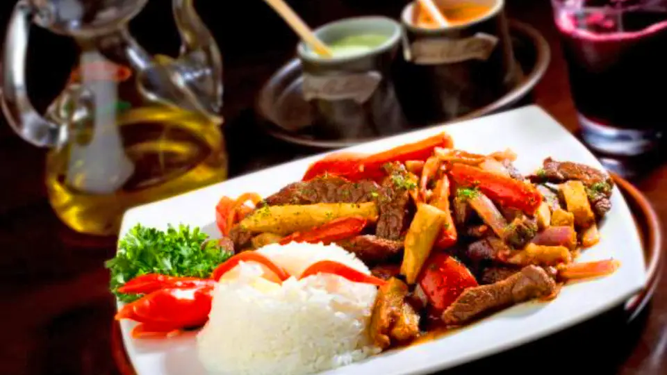 Lomo saltado peruano