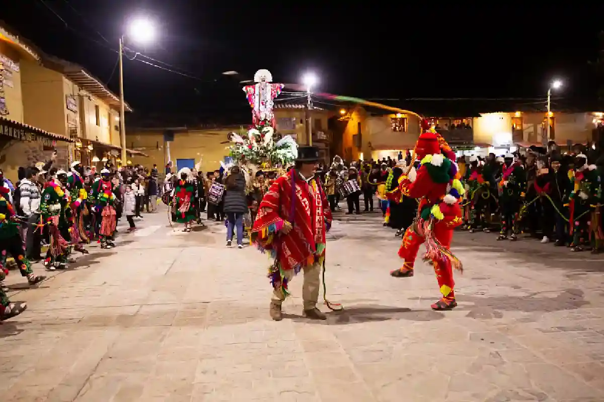 Danzas en la festividad del Señor de Choquekillka | Cocatambo