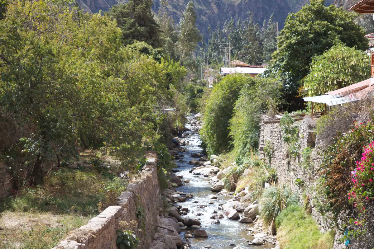 Río Patacancha en Ollantaytambo | Cocatambo