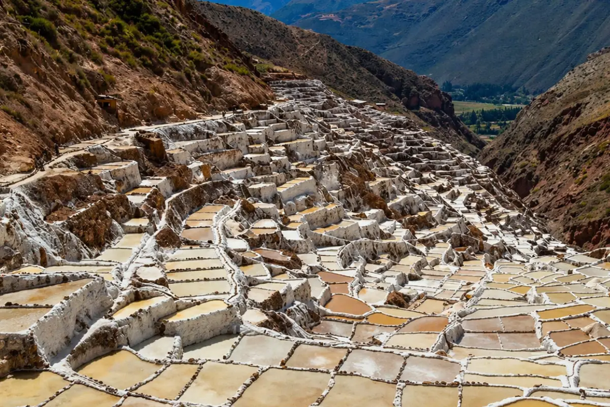 Vista de las Salineras de Maras en Cusco