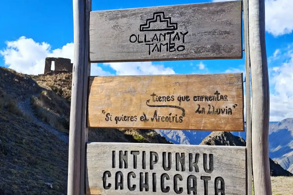 Señal de Intipunku Cachicata en Ollantaytambo | Cocatambo