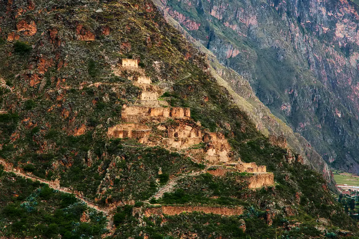 Sitio arqueológico Pinkuylluna | Cocatambo