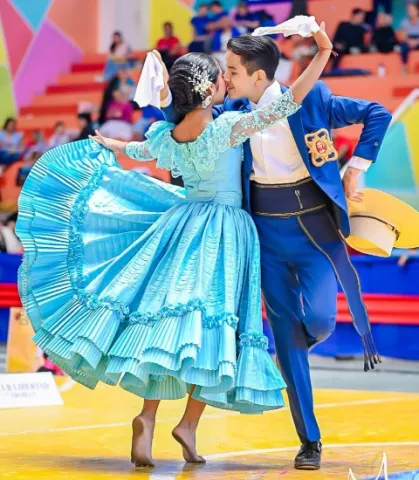 bailarines de marinera