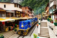 Tren en Aguas Calientes | Cocatambo