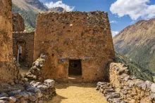 Antiguos recintos del complejo de Pumamarca | Cocatambo
