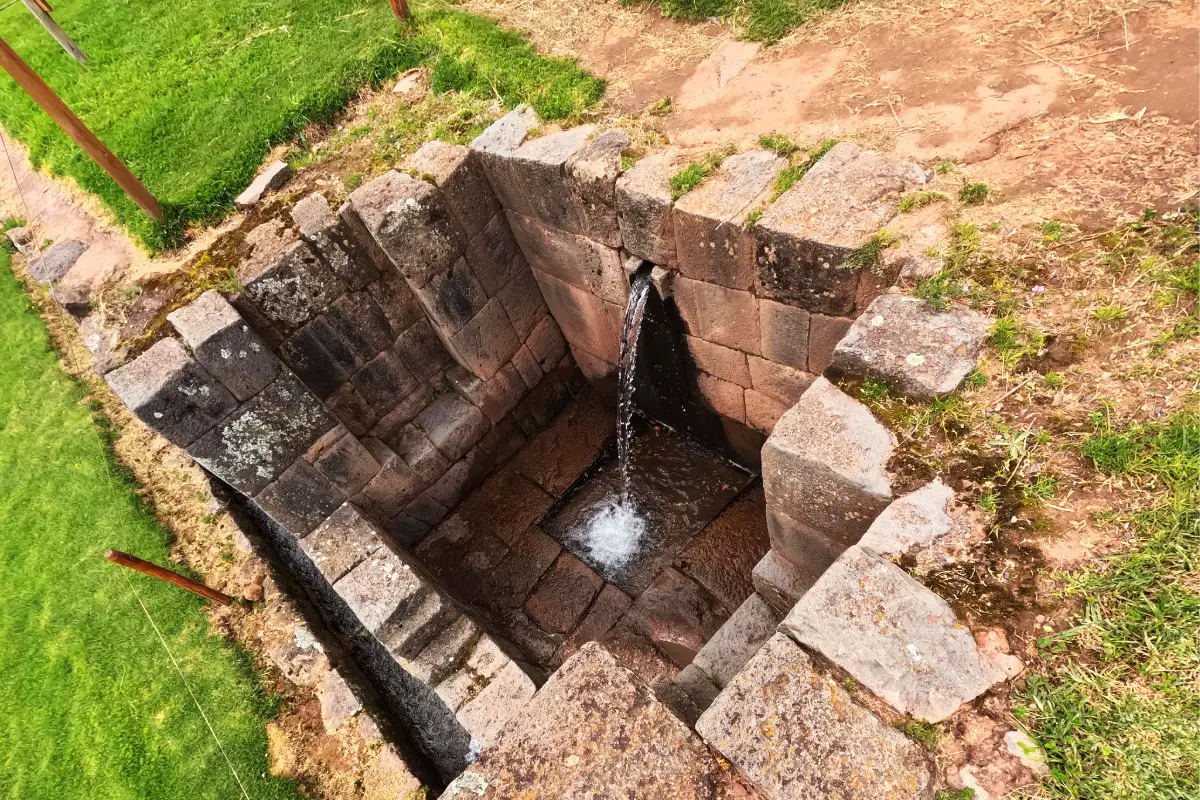Surtidor de agua de Tipón | Cocatambo