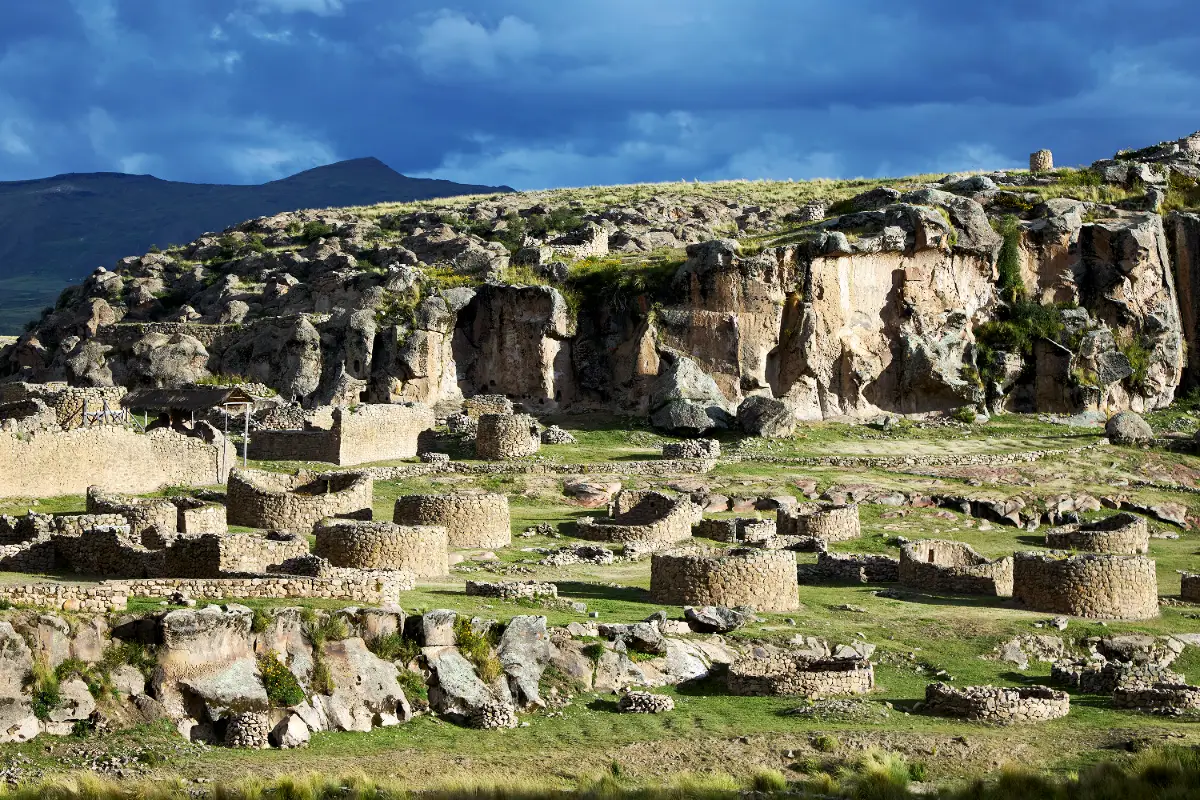 Centro arqueológico de Taqrachullo en Tres Cañones de Suykutambo | Cocatambo