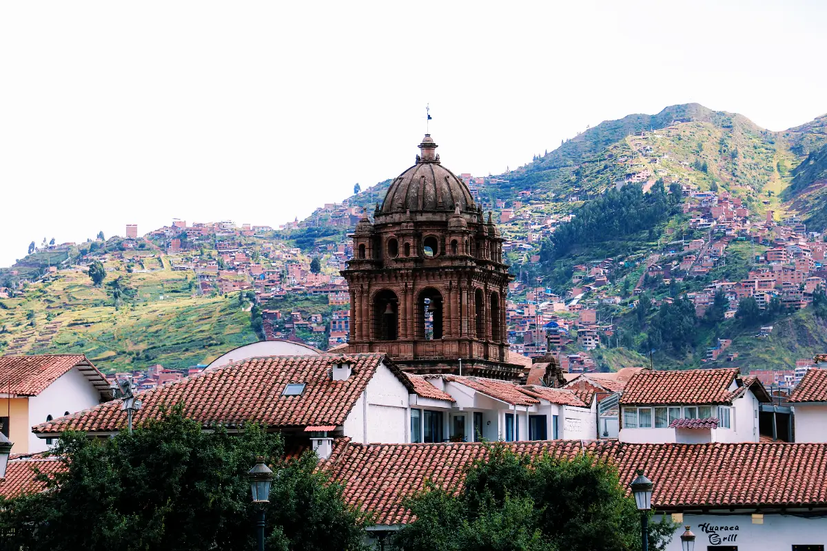 Campanario entre los tejados de Cusco | Cocatambo