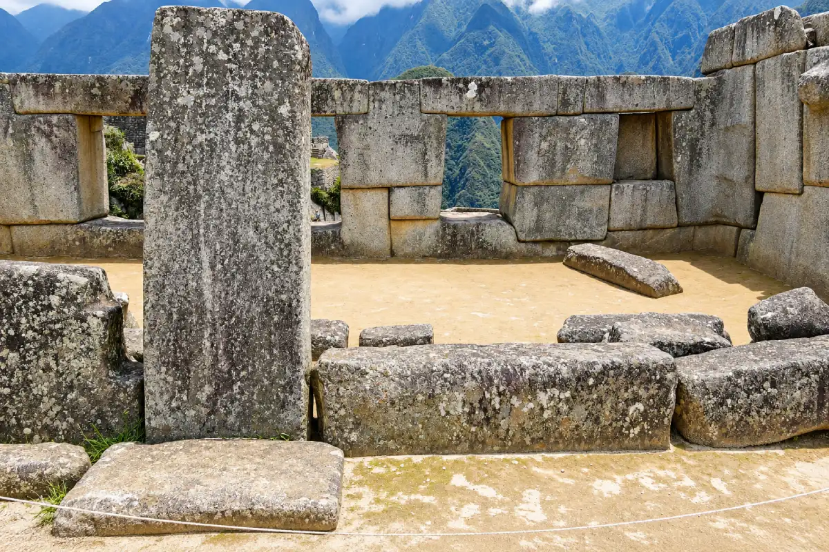 Templo de las Tres Ventanas | Cocatambo