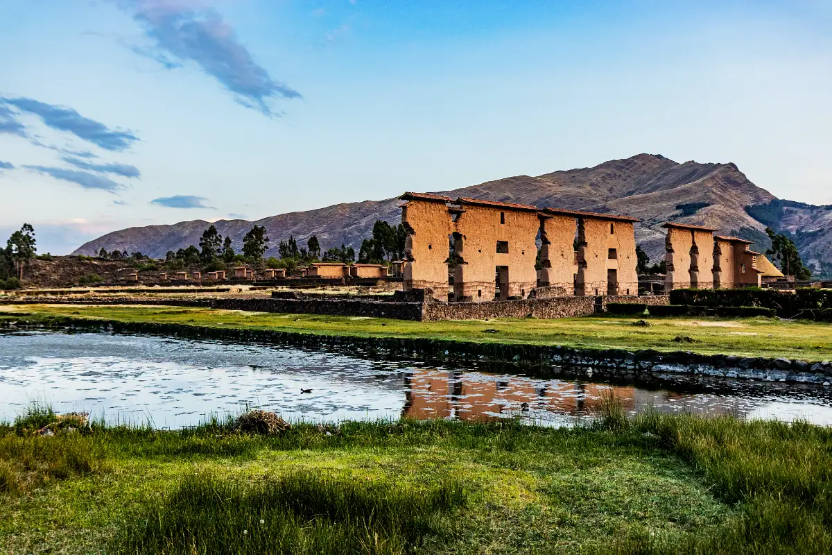Templo de Wiracocha en Raqchi | Cocatambo