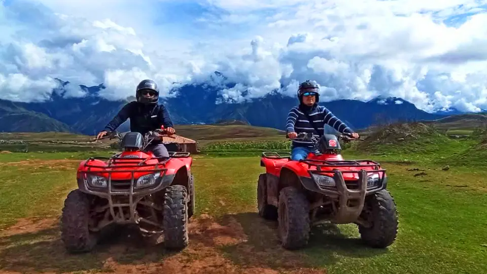 Cuatrimotos en el Pueblo de Maras