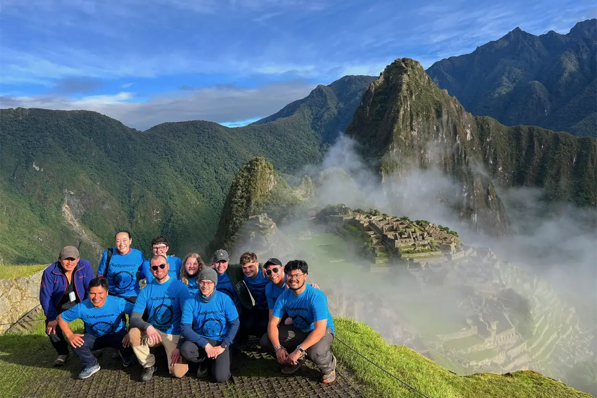 Turistas en la llacta Machu Picchu
