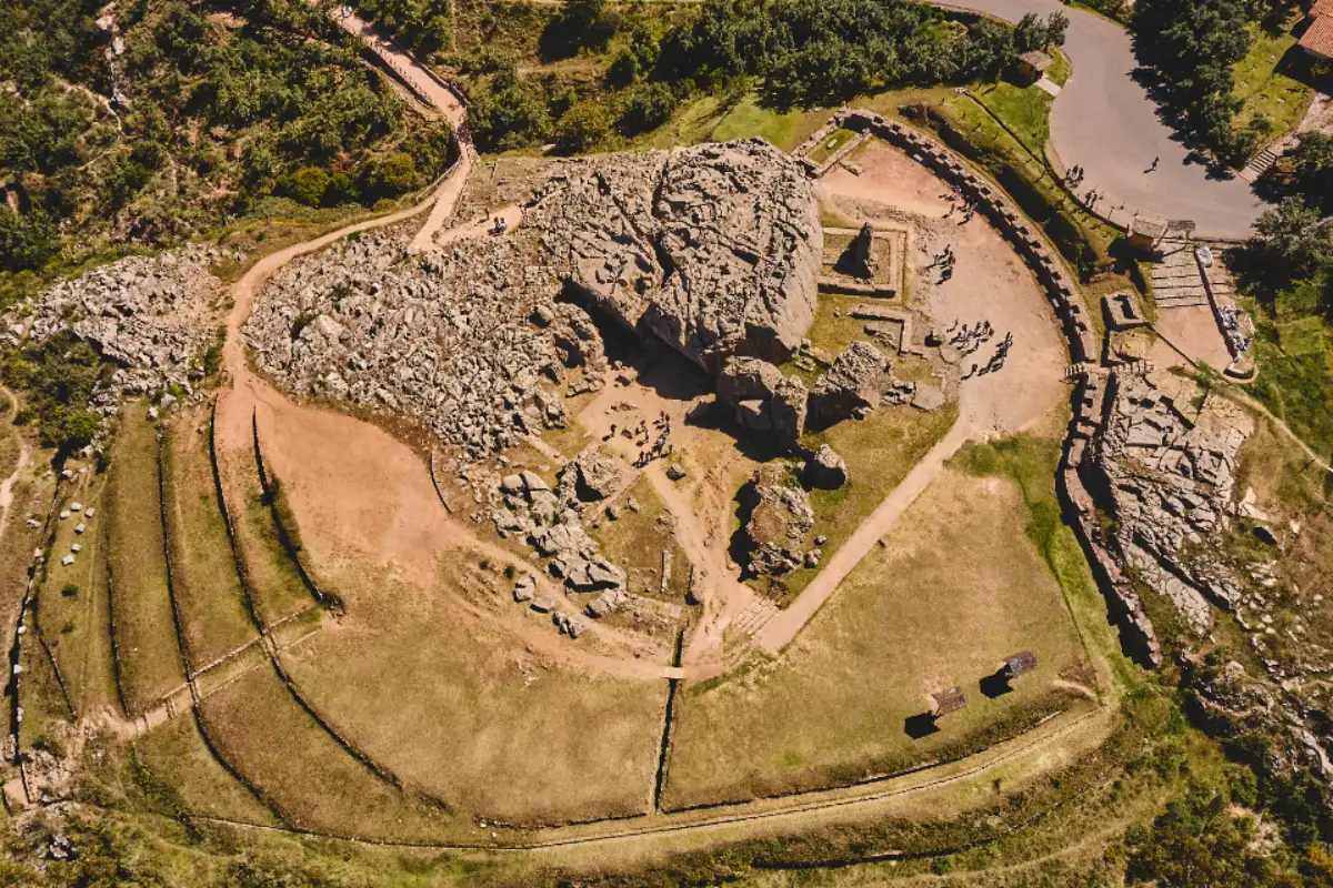 Vista aérea de Qenqo en Cusco | Cocatambo