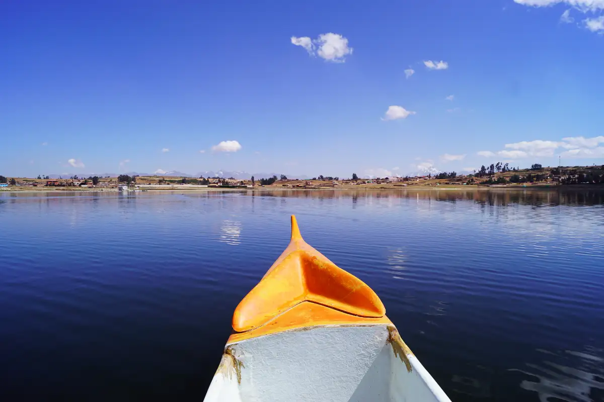 Vista desde un kayak en Piuray | Cocatambo